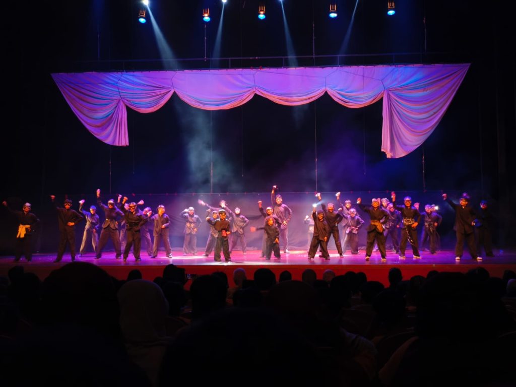 Saat pertunjukan teater visual Haiku sedang berlangsung (Foto: Jonminofri) 